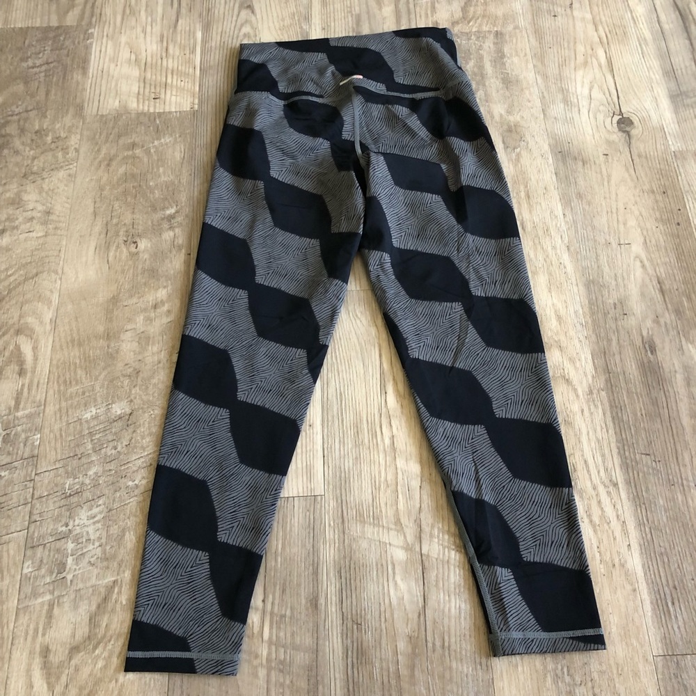 aerie Chill. Play. Move. Gray/Black Leggings. - Picture 2 of 10